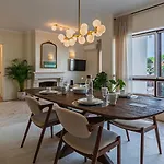 Upscale With Pool By Lovelystay 埃斯托利尔