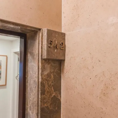 Upscale With Pool By Lovelystay Lejlighed *