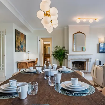 Upscale With Pool By Lovelystay Lejlighed Estoril