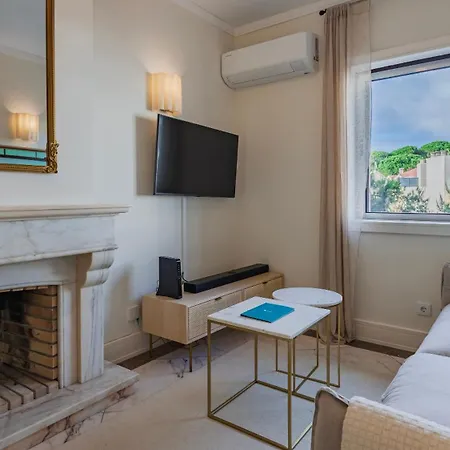 Upscale With Pool By Lovelystay Lejlighed Estoril